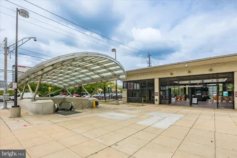 $560,000 | 11204 Edson Park Place, Unit 8, Rockville, MD 20852