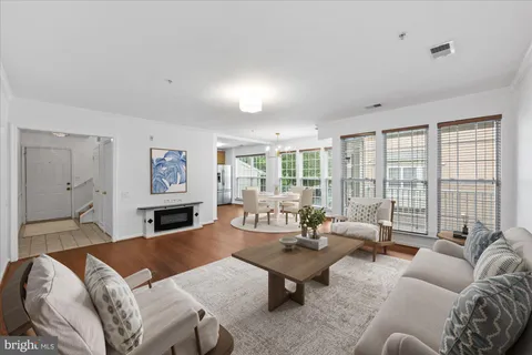 $560,000 | 11204 Edson Park Place, Unit 8, Rockville, MD 20852