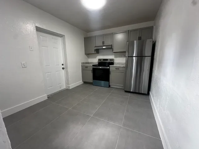 $1,900 | 3874 7th Avenue North, Unit 3874, Palm Springs, FL 33461