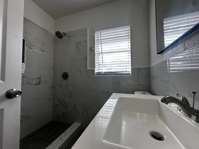 $1,900 | 3874 7th Avenue North, Unit 3874, Palm Springs, FL 33461