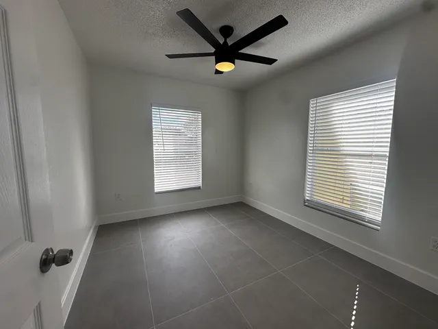 $1,900 | 3874 7th Avenue North, Unit 3874, Palm Springs, FL 33461