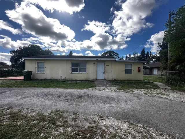 $1,900 | 3874 7th Avenue North, Unit 3874, Palm Springs, FL 33461