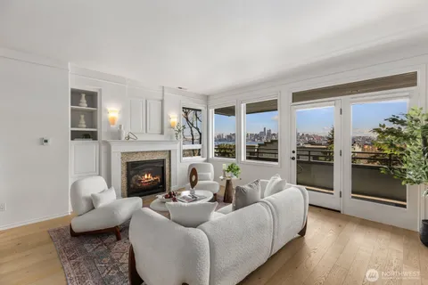 $798,000 | 2349 Harbor Avenue Southwest, Unit 701, Seattle, WA 98126