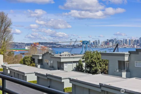 $798,000 | 2349 Harbor Avenue Southwest, Unit 701, Seattle, WA 98126