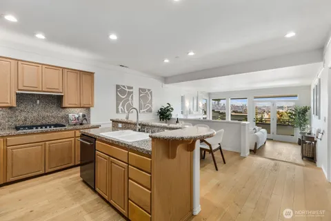 $798,000 | 2349 Harbor Avenue Southwest, Unit 701, Seattle, WA 98126