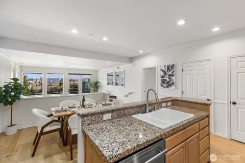 $798,000 | 2349 Harbor Avenue Southwest, Unit 701, Seattle, WA 98126