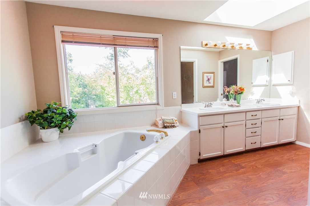 10104 Northeast 153rd Street Bothell, WA 98011 - Photo 12 of 24 Gallery Image 12
