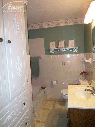 2995 North Hintz Road Owosso, MI 48867 - Photo 11 of 17 20400054-10.JPG