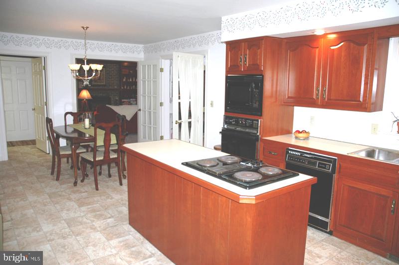 529 Randolph Drive Lititz, PA 17543 - Photo 11 of 30 Gallery Image 11