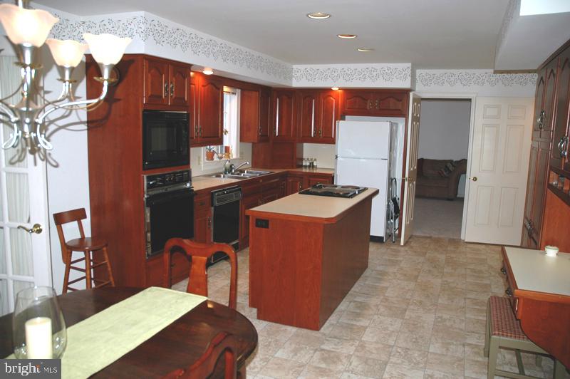 529 Randolph Drive Lititz, PA 17543 - Photo 13 of 30 Gallery Image 13