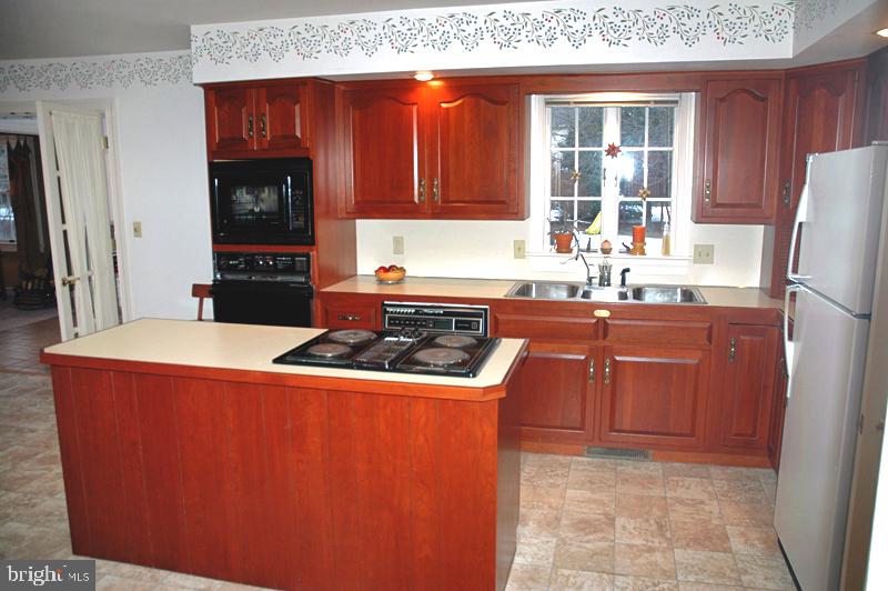 529 Randolph Drive Lititz, PA 17543 - Photo 8 of 30 Gallery Image 8