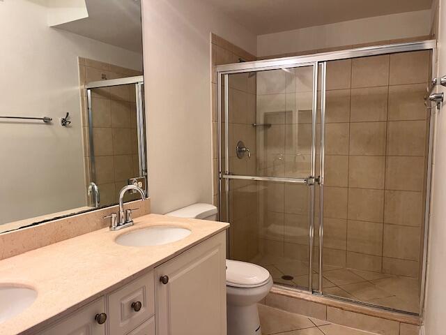 3 Renaissance Way, Unit 411 Boynton Beach, FL 33426 - Photo 5 of 9 a bathroom with a shower sink vanity and toilet