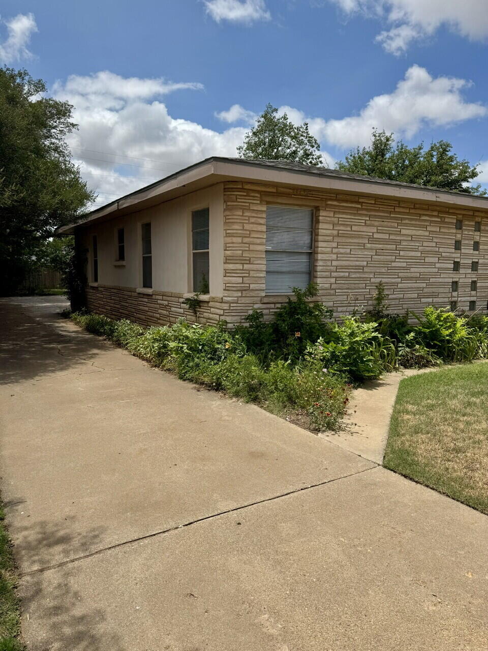 4807 9th Street Lubbock, TX 79416 - Photo 2 of 27 IMG_3135