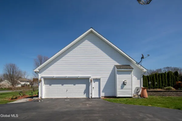 $645,000 | 26 Mallard Drive, Clifton Park, NY 12148