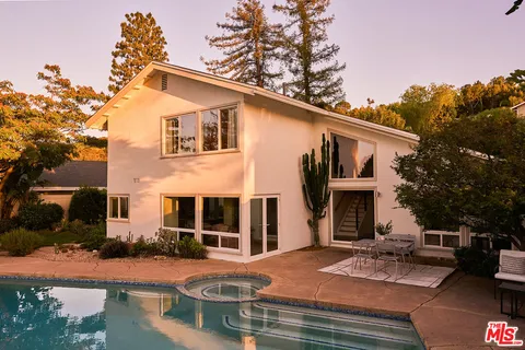 $1,595,000 | 21737 Woodland Crest Drive, Woodland Hills, CA 91364
