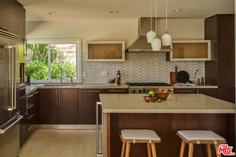 $1,595,000 | 21737 Woodland Crest Drive, Woodland Hills, CA 91364