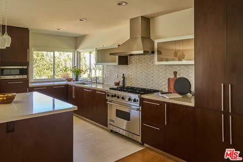 $1,595,000 | 21737 Woodland Crest Drive, Woodland Hills, CA 91364