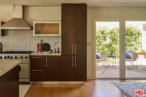 $1,595,000 | 21737 Woodland Crest Drive, Woodland Hills, CA 91364