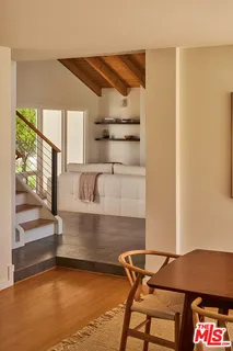 $1,595,000 | 21737 Woodland Crest Drive, Woodland Hills, CA 91364
