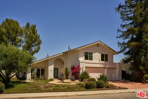 $1,595,000 | 21737 Woodland Crest Drive, Woodland Hills, CA 91364