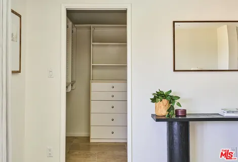 $1,595,000 | 21737 Woodland Crest Drive, Woodland Hills, CA 91364