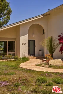 $1,595,000 | 21737 Woodland Crest Drive, Woodland Hills, CA 91364