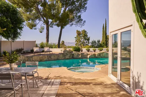 $1,595,000 | 21737 Woodland Crest Drive, Woodland Hills, CA 91364