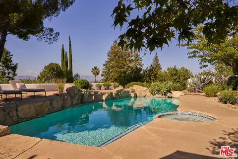 $1,595,000 | 21737 Woodland Crest Drive, Woodland Hills, CA 91364