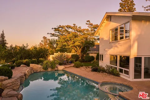 $1,595,000 | 21737 Woodland Crest Drive, Woodland Hills, CA 91364