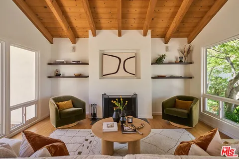 $1,595,000 | 21737 Woodland Crest Drive, Woodland Hills, CA 91364