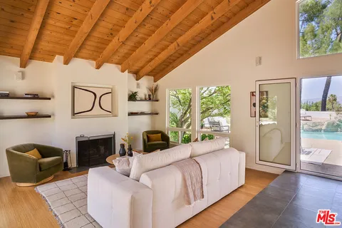 $1,595,000 | 21737 Woodland Crest Drive, Woodland Hills, CA 91364