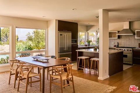 $1,595,000 | 21737 Woodland Crest Drive, Woodland Hills, CA 91364