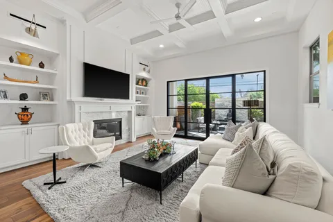 $829,000 | 110 East 26th Street, Unit B, Houston, TX 77008