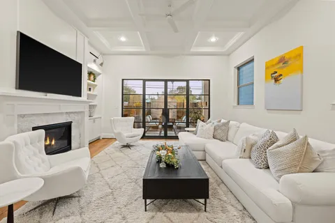 $829,000 | 110 East 26th Street, Unit B, Houston, TX 77008