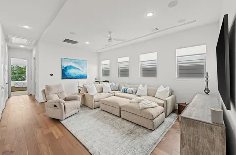 $829,000 | 110 East 26th Street, Unit B, Houston, TX 77008