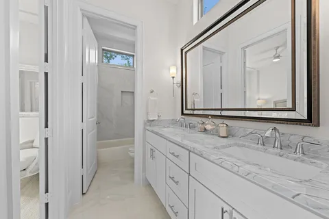 $829,000 | 110 East 26th Street, Unit B, Houston, TX 77008