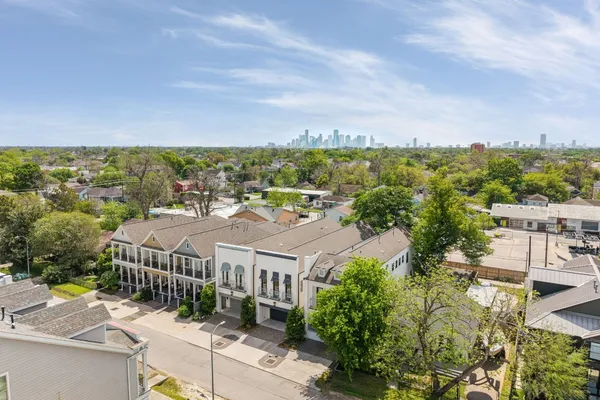 $829,000 | 110 East 26th Street, Unit B, Houston, TX 77008