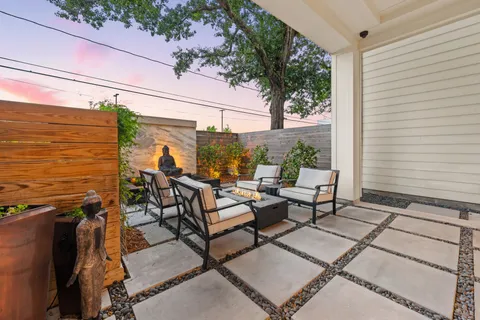 $829,000 | 110 East 26th Street, Unit B, Houston, TX 77008