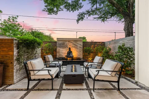 $829,000 | 110 East 26th Street, Unit B, Houston, TX 77008
