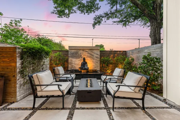 $829,000 | 110 East 26th Street, Unit B, Houston, TX 77008