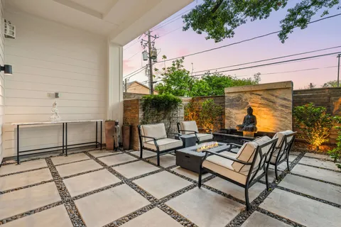$829,000 | 110 East 26th Street, Unit B, Houston, TX 77008