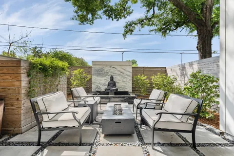 $829,000 | 110 East 26th Street, Unit B, Houston, TX 77008
