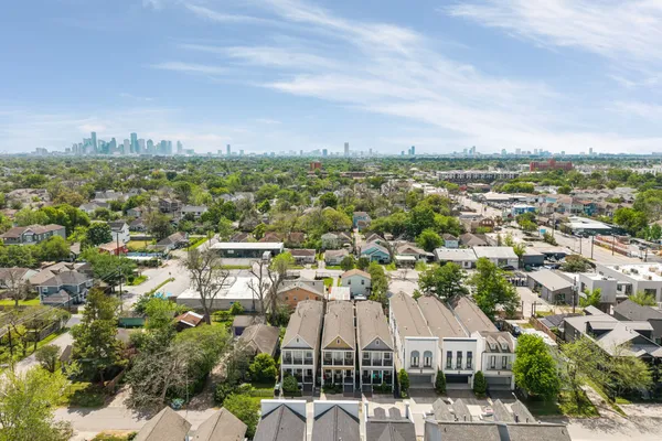 $829,000 | 110 East 26th Street, Unit B, Houston, TX 77008