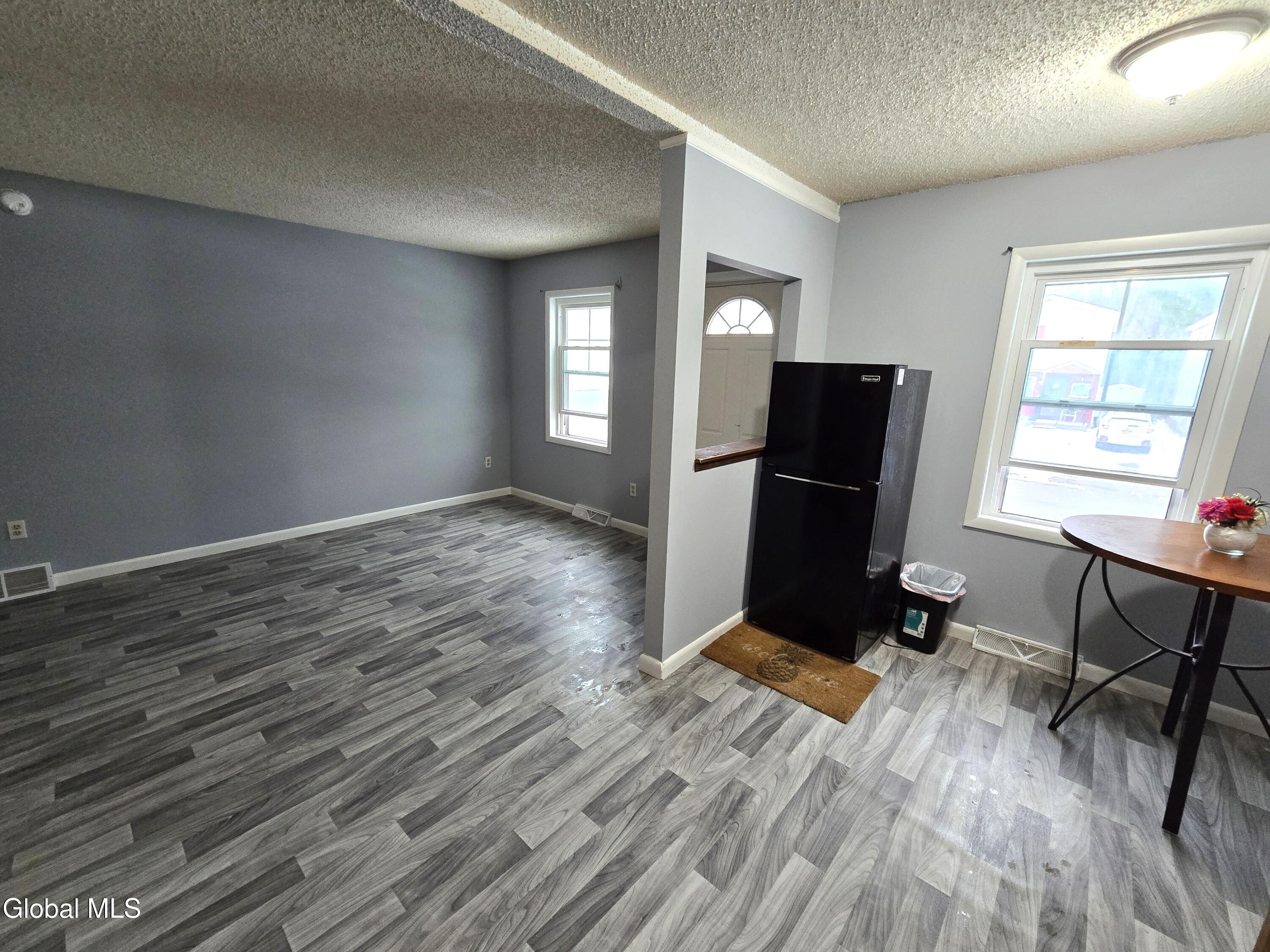 260 Donald Avenue Schenectady, NY 12304 - Photo 11 of 21 5