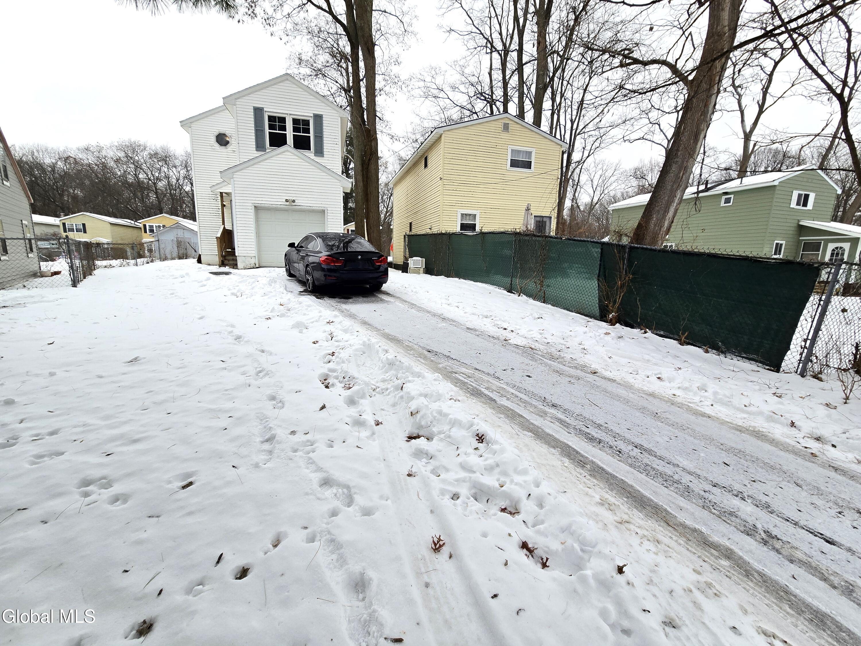 260 Donald Avenue Schenectady, NY 12304 - Photo 3 of 21 b