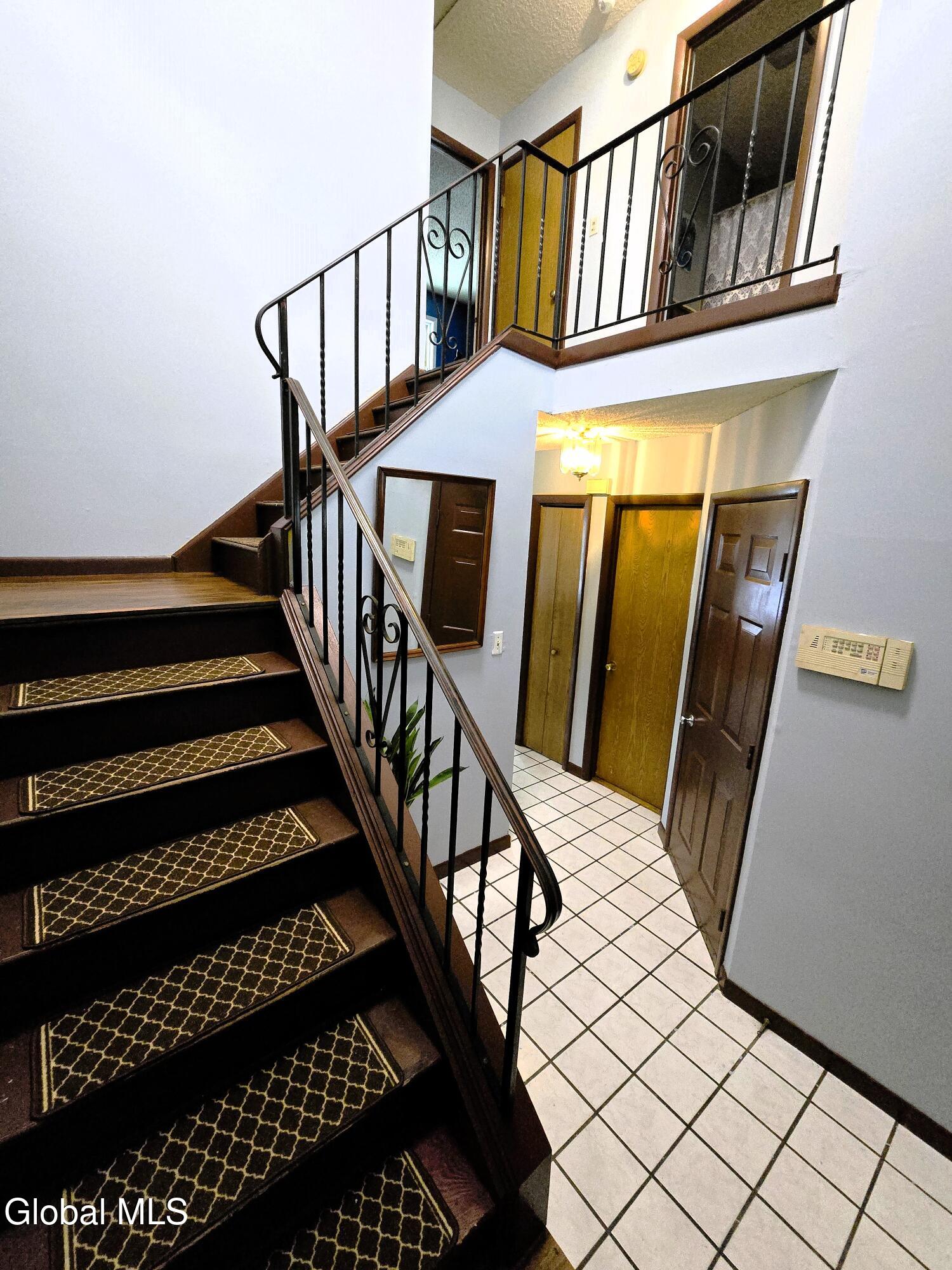 260 Donald Avenue Schenectady, NY 12304 - Photo 5 of 21 8