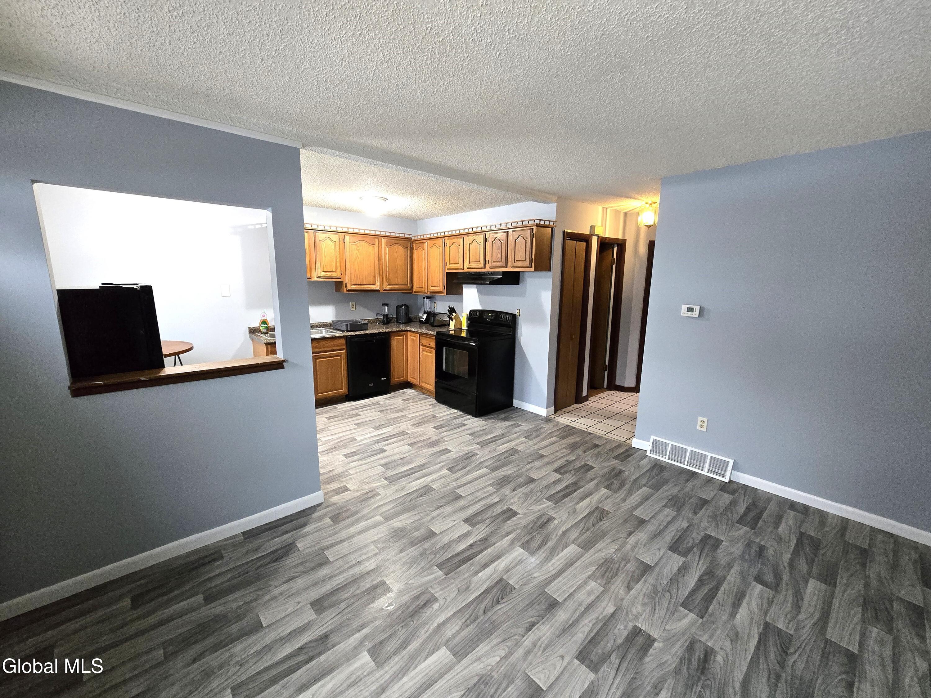 260 Donald Avenue Schenectady, NY 12304 - Photo 8 of 21 2