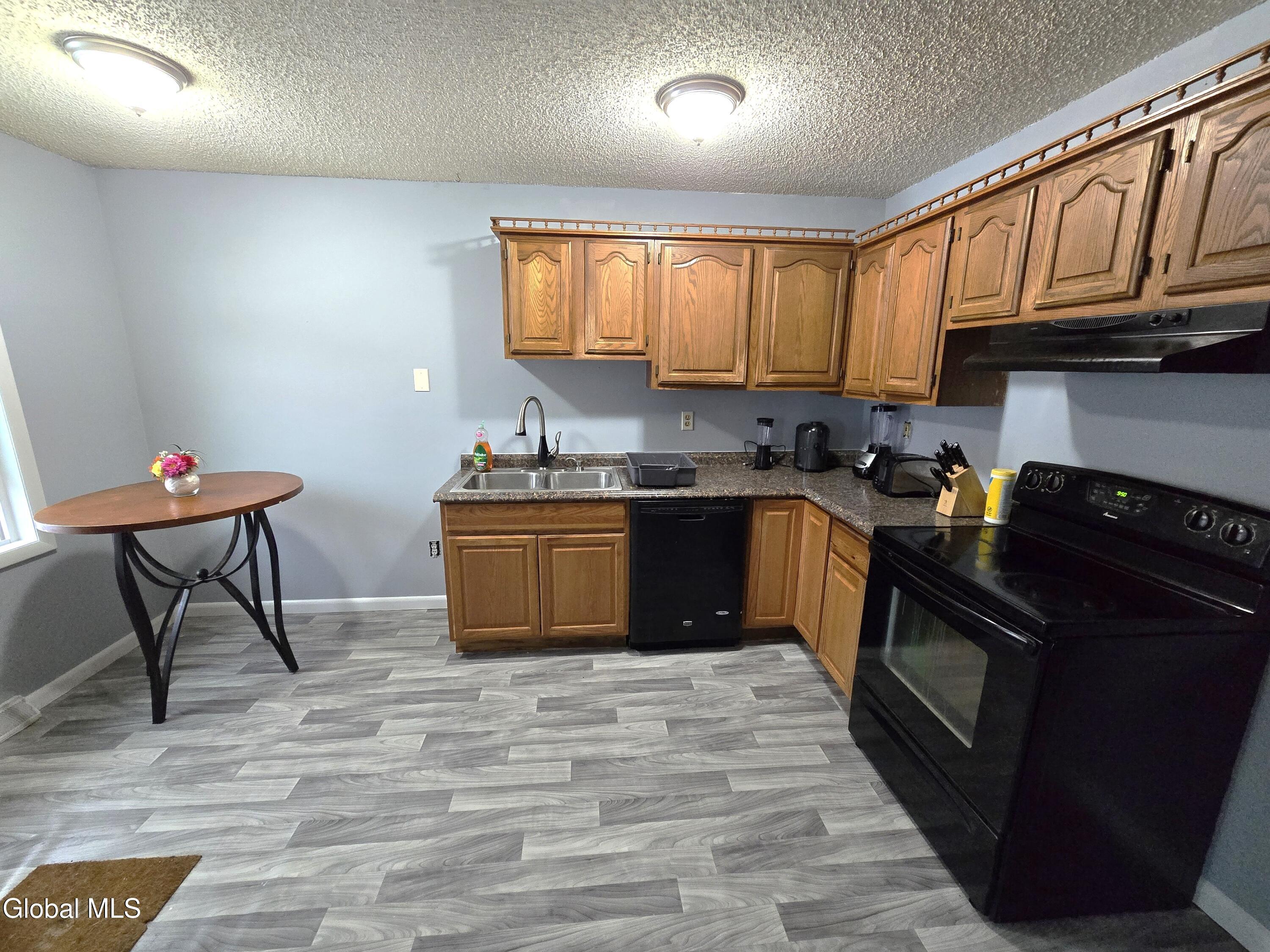 260 Donald Avenue Schenectady, NY 12304 - Photo 10 of 21 4