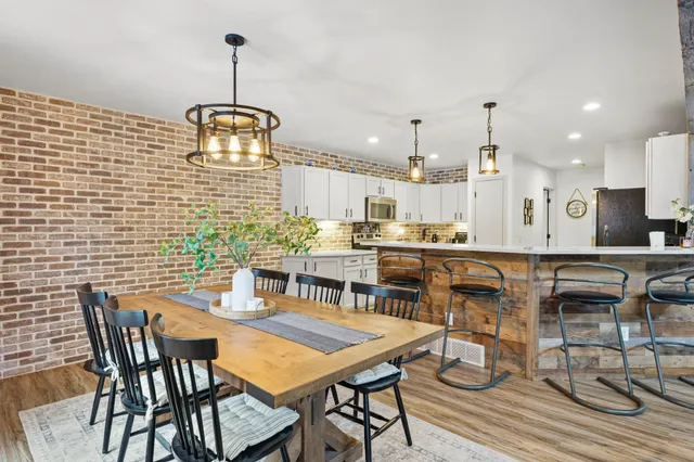 $419,900 | 1033 Vista Ridge Drive, Mount Horeb, WI 53572