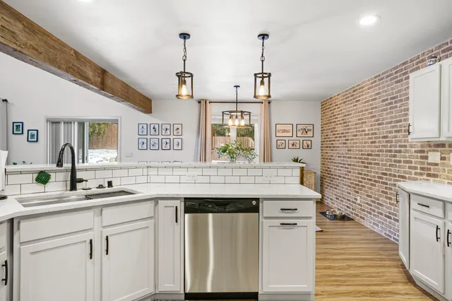 $419,900 | 1033 Vista Ridge Drive, Mount Horeb, WI 53572